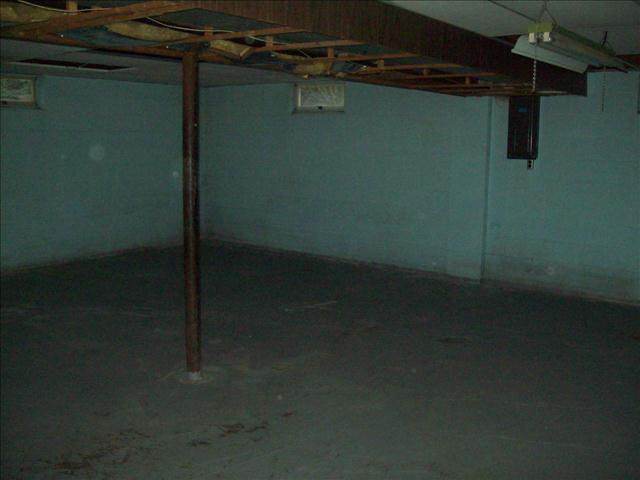 2015 Vivian Road Monroe, MI 48162 - Photo 10 of 18 20348531-9.JPG