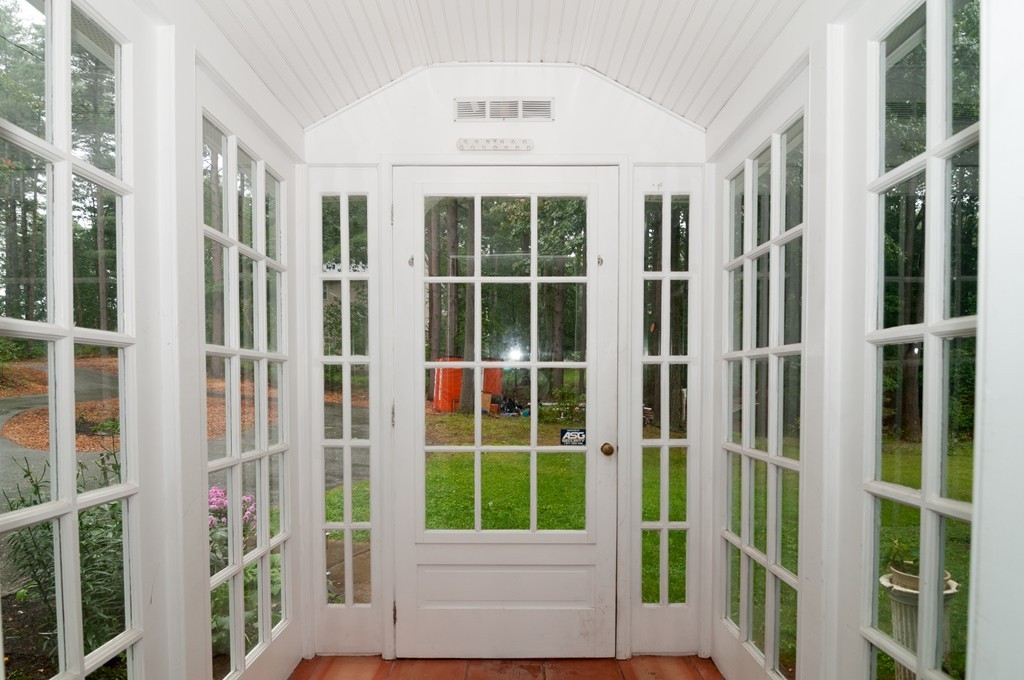 108 Rattlesnake Hill Road Andover, MA 01810 - Photo 4 of 29