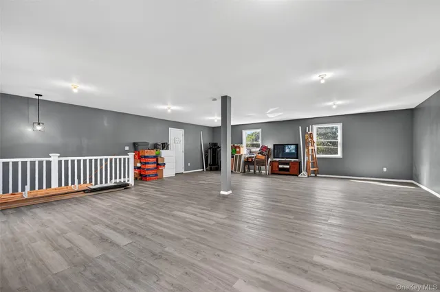a view of a livingroom with furniture hardwood floor and a ceiling fan