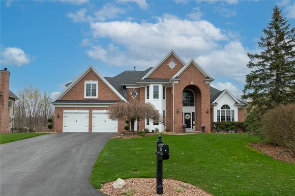 $689,900 | 19 Brunson Way, Perinton, NY 14526