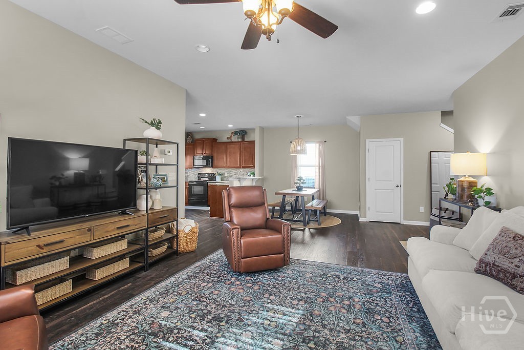 153 Hamilton Grove Drive Pooler, GA 31322 - Photo 8 of 38 Living Room