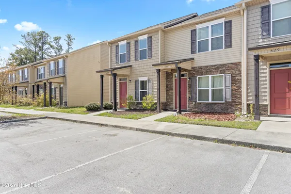 $1,300 | 425 Sullivan Loop Road, Midway Park, NC 28544