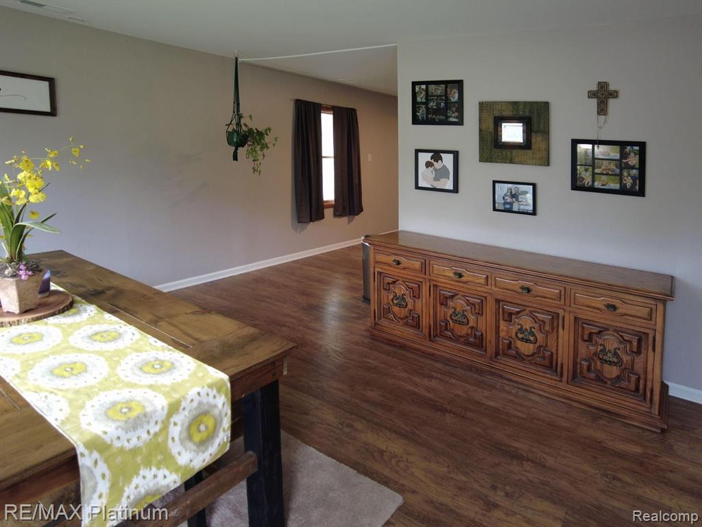 9221 Lee Road Brighton, MI 48116 - Photo 3 of 17