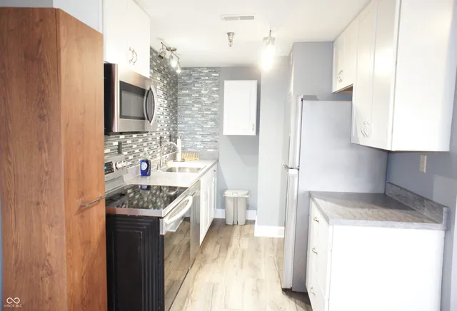 $1,300 | 230 East 9th Street, Unit 507, Indianapolis, IN 46204