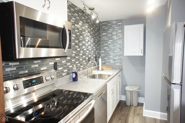 $1,300 | 230 East 9th Street, Unit 507, Indianapolis, IN 46204