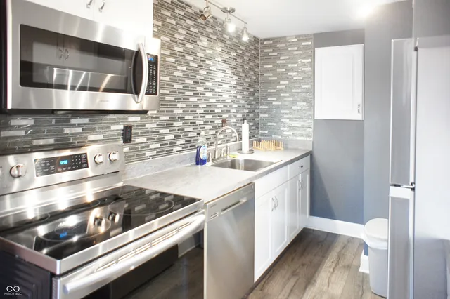 $1,300 | 230 East 9th Street, Unit 507, Indianapolis, IN 46204