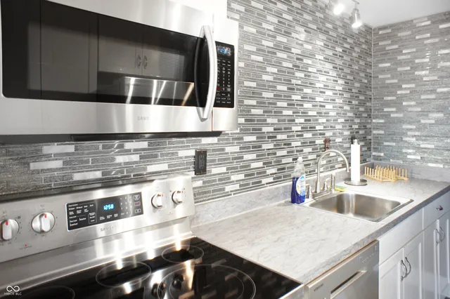 $1,300 | 230 East 9th Street, Unit 507, Indianapolis, IN 46204