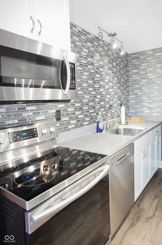 $1,300 | 230 East 9th Street, Unit 507, Indianapolis, IN 46204