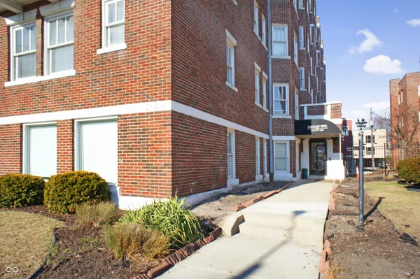 $1,300 | 230 East 9th Street, Unit 507, Indianapolis, IN 46204