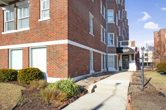 $1,300 | 230 East 9th Street, Unit 507, Indianapolis, IN 46204