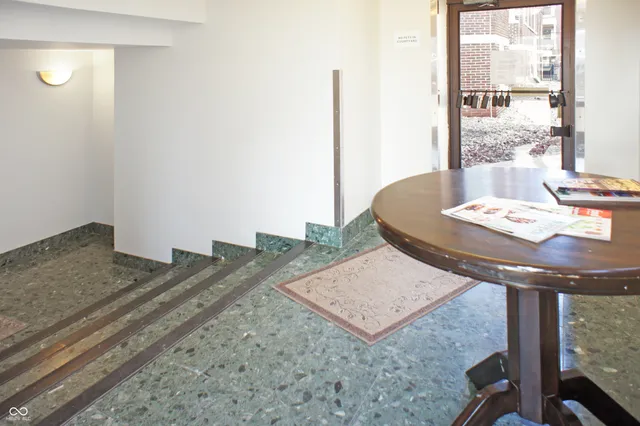 $1,300 | 230 East 9th Street, Unit 507, Indianapolis, IN 46204