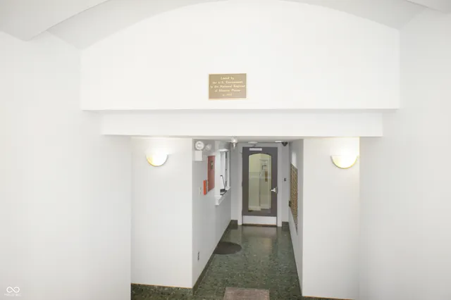 $1,300 | 230 East 9th Street, Unit 507, Indianapolis, IN 46204