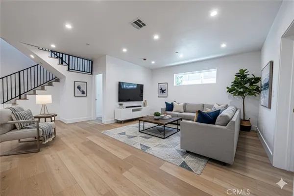 $4,108 | 242 North Dillon Street, Silver Lake, CA 90026