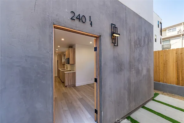 $4,108 | 242 North Dillon Street, Silver Lake, CA 90026