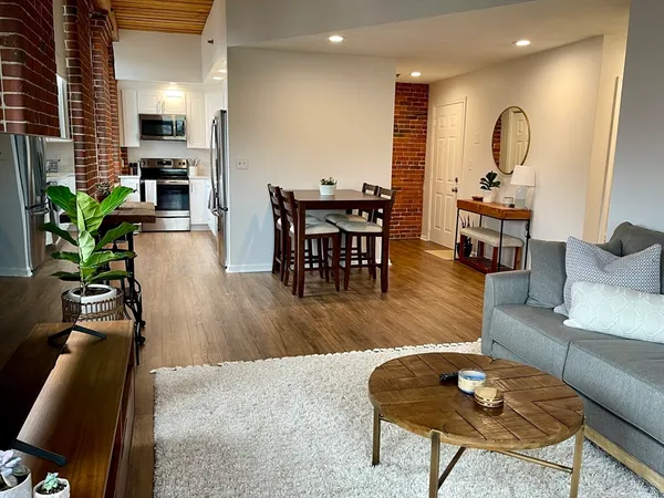 $2,100 | 21 Wingate Street, Unit 401, Haverhill, MA 01832