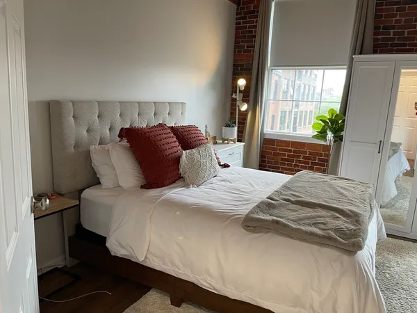 $2,100 | 21 Wingate Street, Unit 401, Haverhill, MA 01832