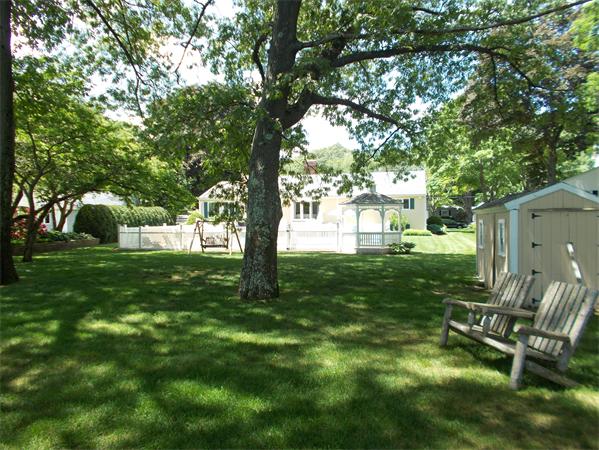 88 Locksley Road Lynnfield, MA 01940 - Photo 8 of 22 Gallery Image 8