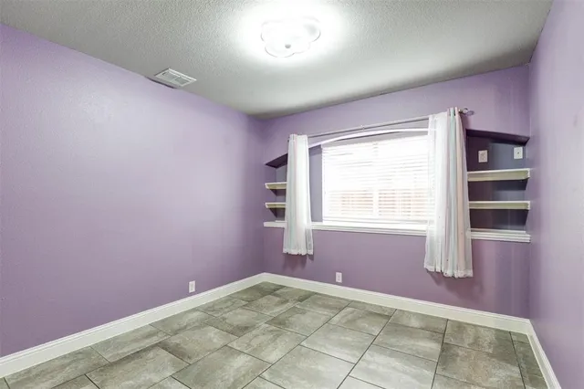 $430,000 | 9501 Meadowpark Drive, Denton, TX 76226