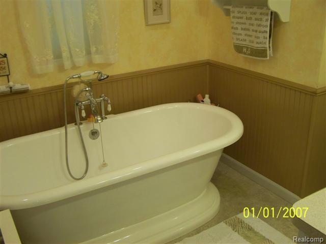 56066 Fairchild Road Macomb, MI 48042 - Photo 6 of 22 100_0580 (Small)
