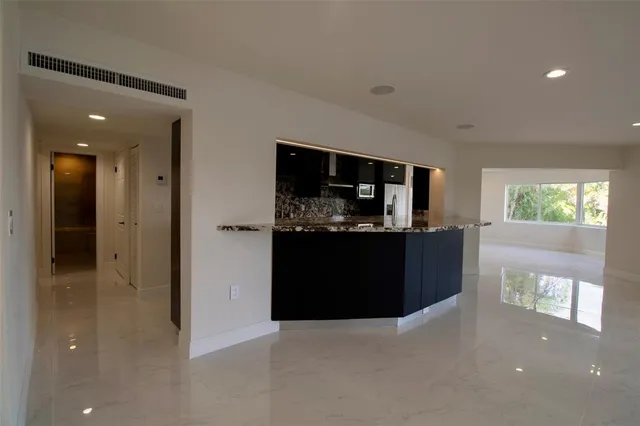 $3,400 | 877 Northeast 195th Street, Unit 222, Miami, FL 33179