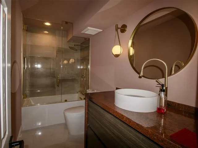 $3,400 | 877 Northeast 195th Street, Unit 222, Miami, FL 33179