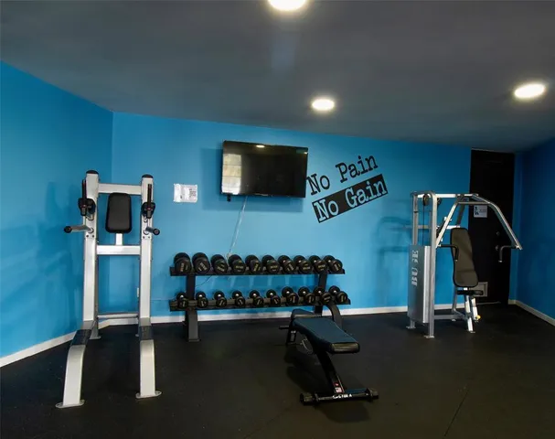 $3,400 | 877 Northeast 195th Street, Unit 222, Miami, FL 33179