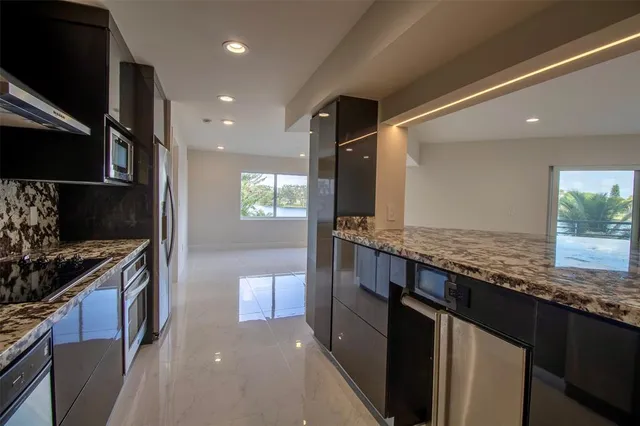 $3,400 | 877 Northeast 195th Street, Unit 222, Miami, FL 33179