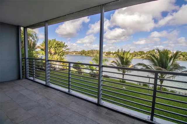 $3,400 | 877 Northeast 195th Street, Unit 222, Miami, FL 33179