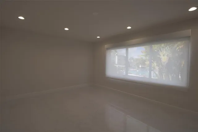 $3,400 | 877 Northeast 195th Street, Unit 222, Miami, FL 33179