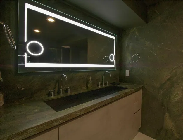 $3,400 | 877 Northeast 195th Street, Unit 222, Miami, FL 33179