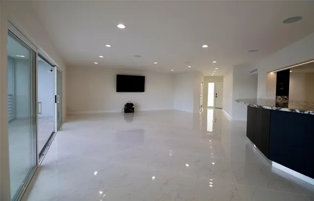 $3,400 | 877 Northeast 195th Street, Unit 222, Miami, FL 33179