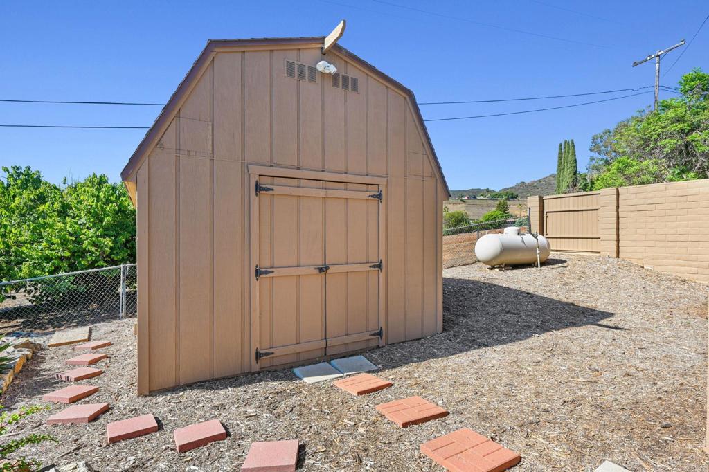 2034 Alessandro Trail Vista, CA 92084 - Photo 16 of 55