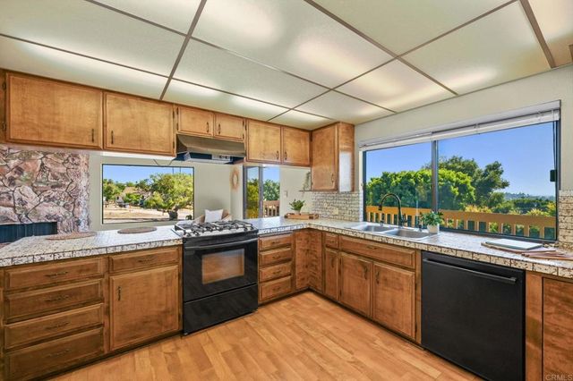 $949,000 | 2034 Alessandro Trail, Vista, CA 92084