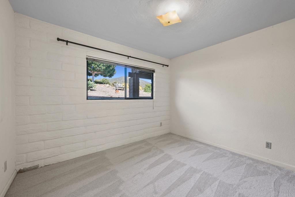 2034 Alessandro Trail Vista, CA 92084 - Photo 10 of 55