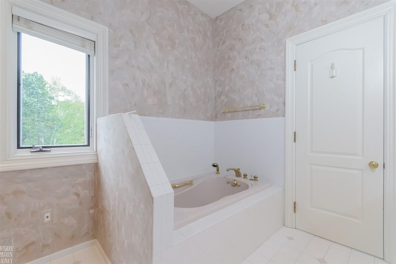 914 Lake Shore Road Grosse Pointe, MI 48236 - Photo 66 of 83 31290716-65.JPG