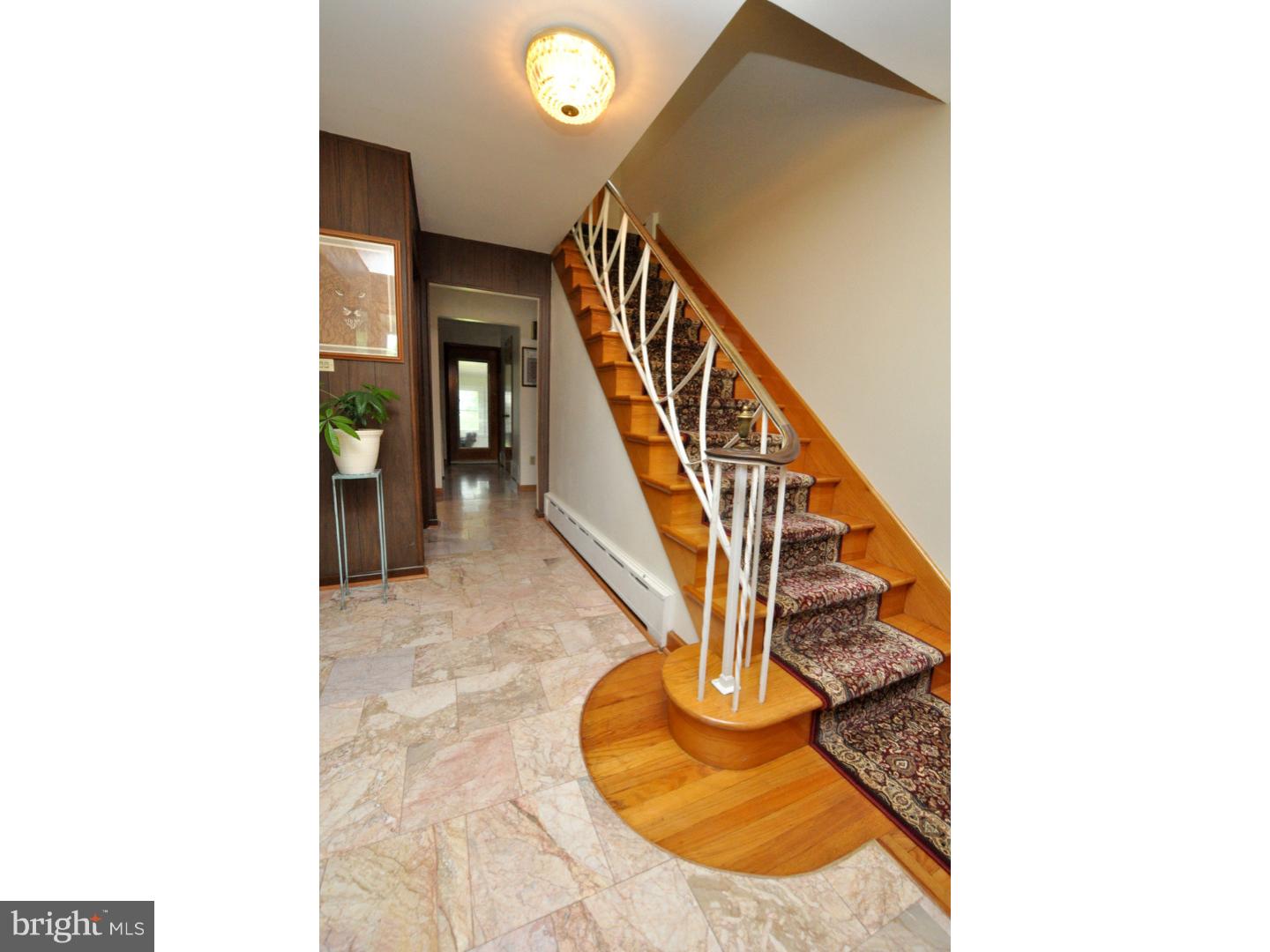 607 Rancocas Avenue Riverside, NJ 08075 - Photo 3 of 25 Foyer