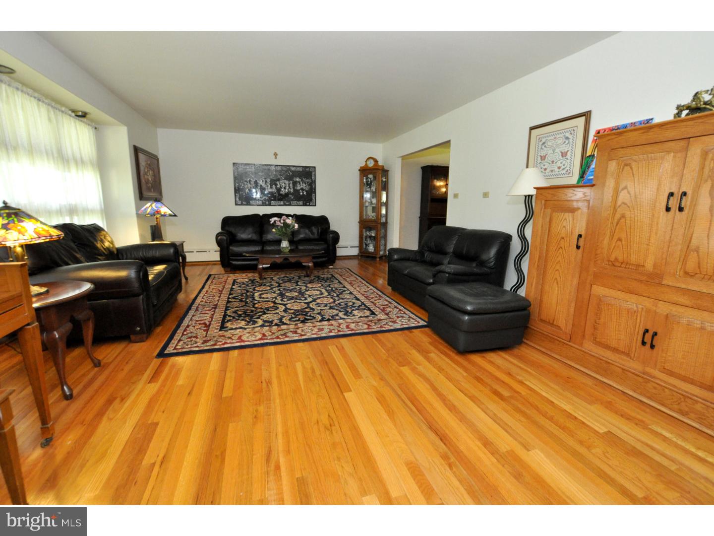 607 Rancocas Avenue Riverside, NJ 08075 - Photo 4 of 25 Living Room