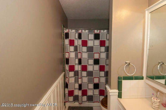 4301 South Fannin Street Amarillo, TX 79110 - Photo 10 of 24 Bathroom