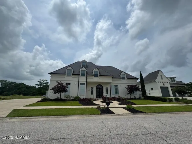 $999,900 | 111 Belle Helene Court, Lafayette, LA 70508