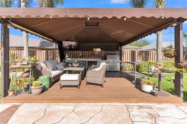 $919,300 | 9125 Northwest 172nd Terrace, Hialeah, FL 33018