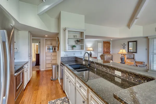 $425,000 | 1406 Broken Hills Drive, Unit 22, Horseshoe Bay, TX 78657