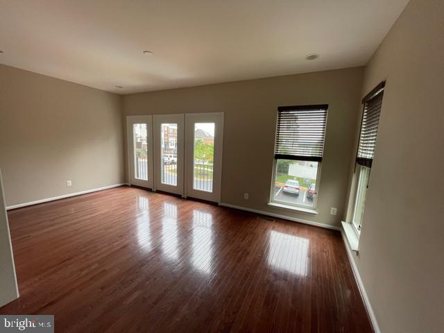 22440 Snow Powder Terrace Brambleton, VA 20148 - Photo 12 of 21 Living Room