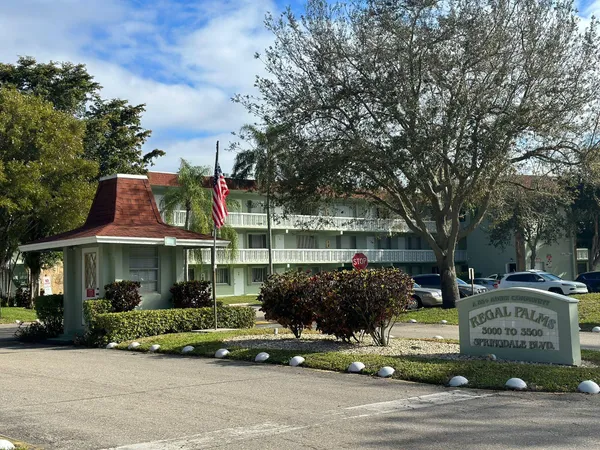 $1,450 | 3000 Springdale Boulevard, Unit V110, Palm Springs, FL 33461