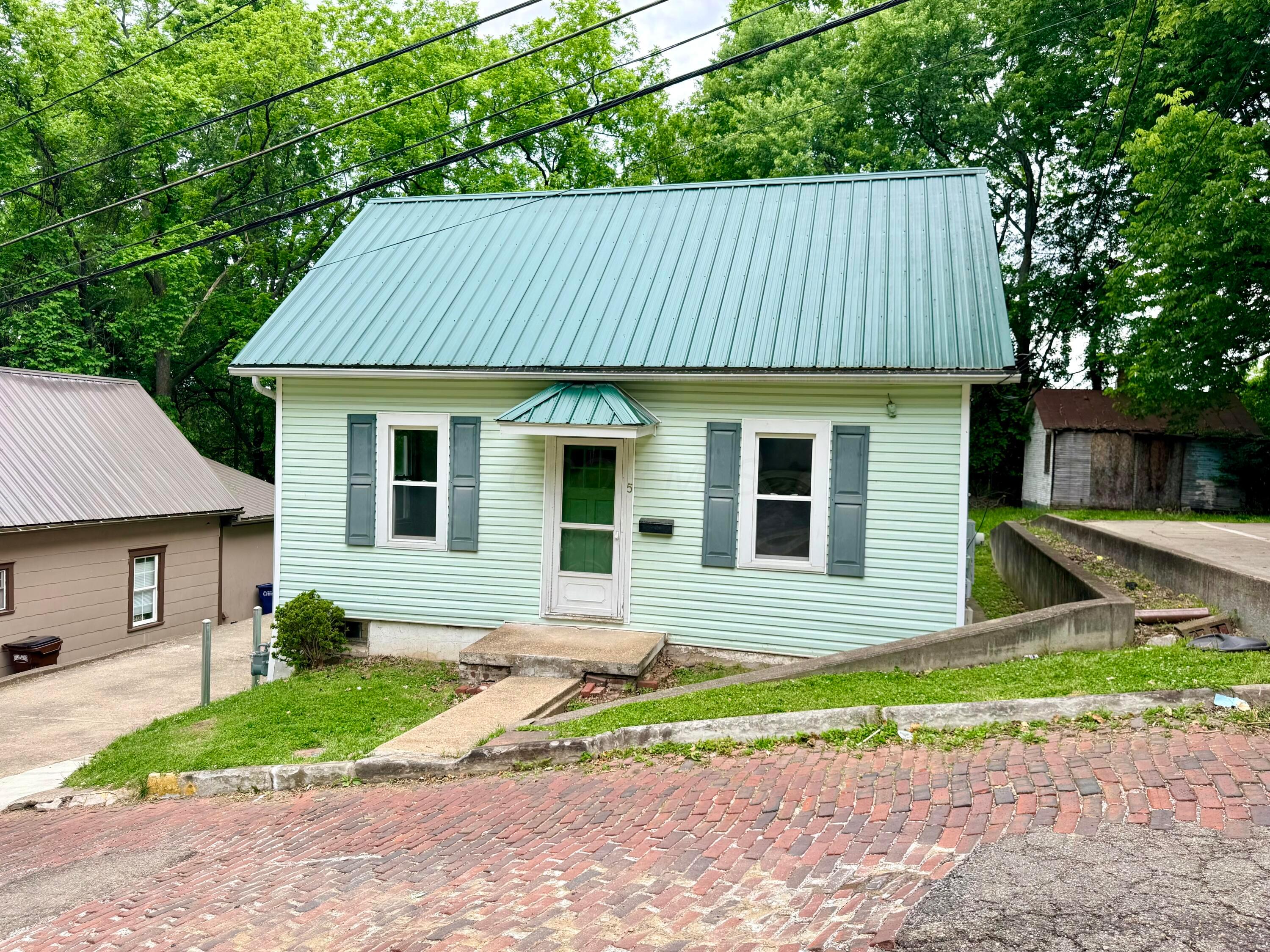 5 Smith Street Athens, OH 45701 - Photo 1 of 19 IMG_3127