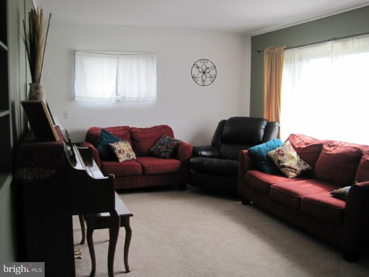 200 Baldwin Road Glassboro, NJ 08028 - Photo 5 of 14 Living Room