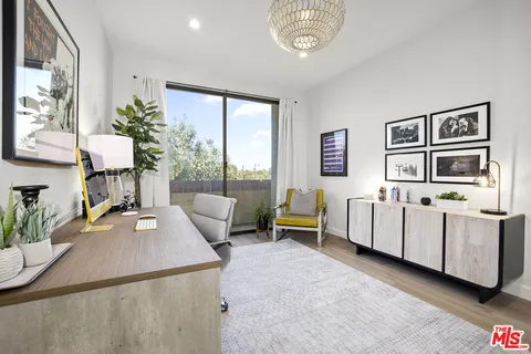 $1,370,000 | 14115 Moorpark Street, Unit 311, Sherman Oaks, CA 91423