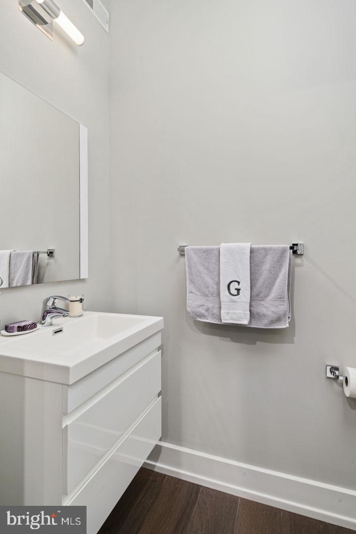 608 North 3rd Street Philadelphia, PA 19123 - Photo 4 of 39