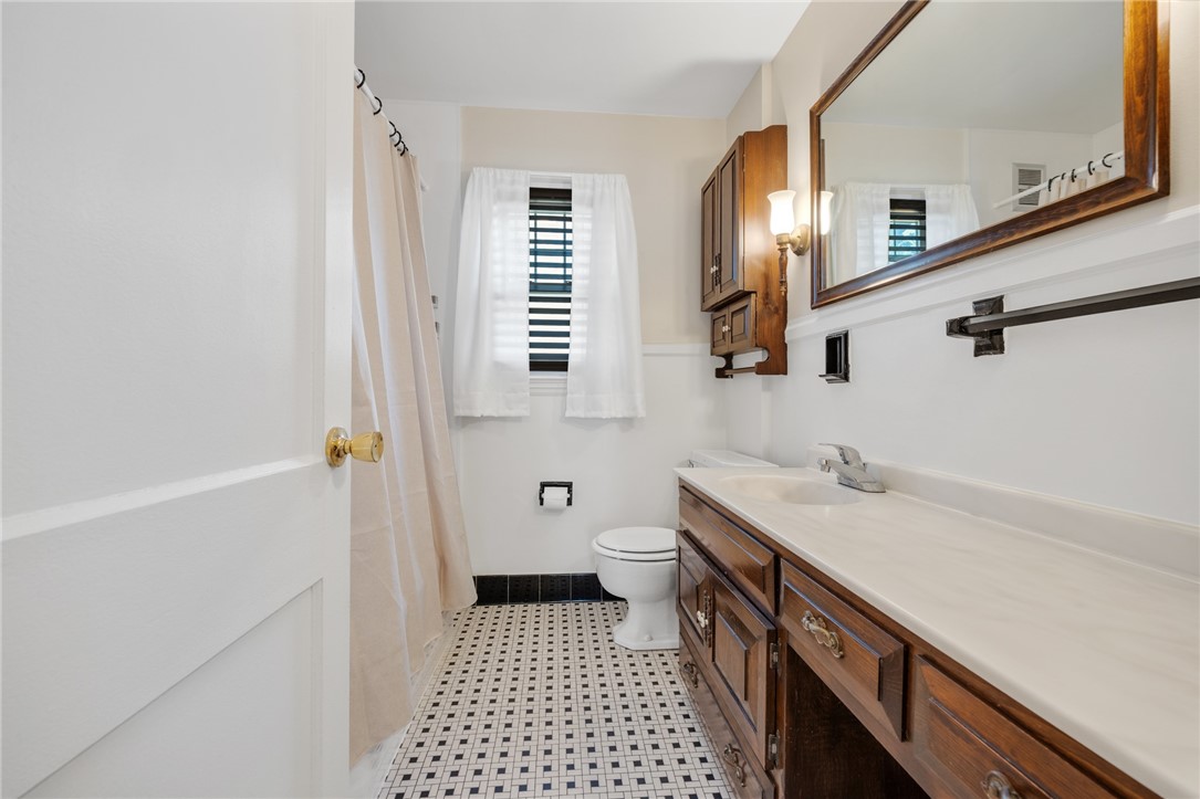 97 Vinton Road Irondequoit, NY 14622 - Photo 17 of 49 1ST FLOOR BATH