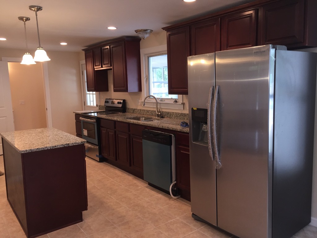 147 Carver Street Springfield, MA 01108 - Photo 6 of 21 Gallery Image 6