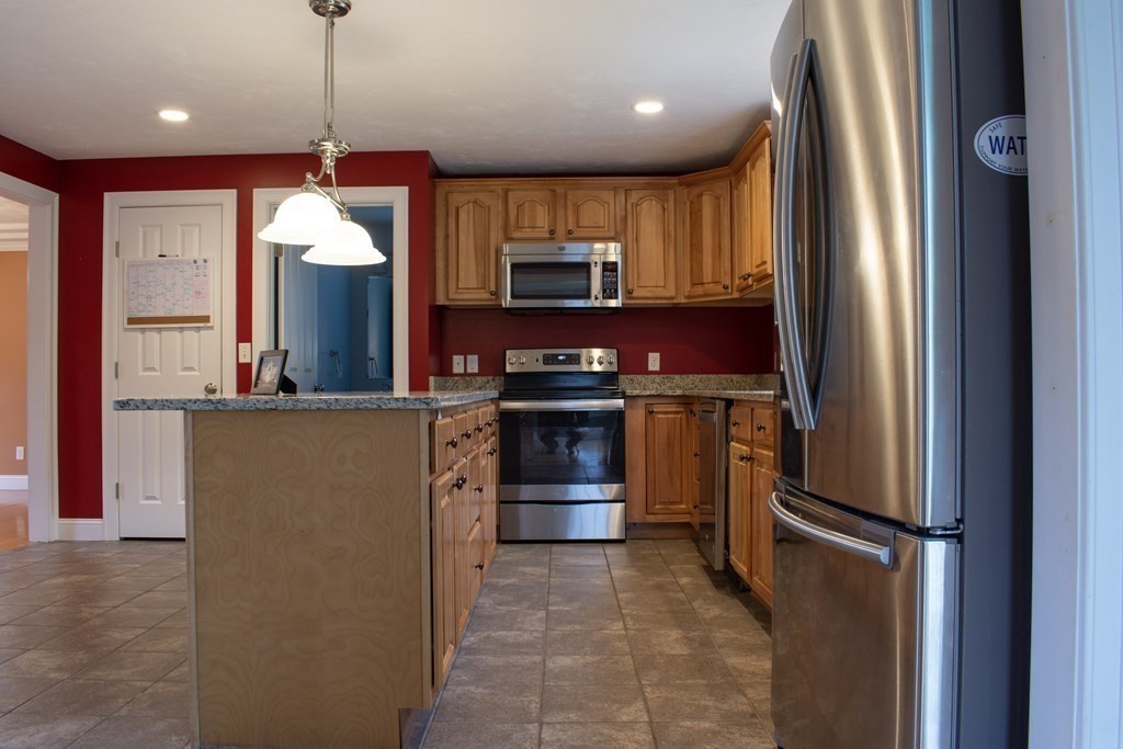 11 Carlson's Way Rutland, MA 01543 - Photo 7 of 40
